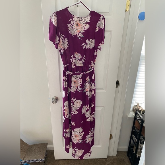 Size Medium dress,with shorts underneath-worn once for a wedding - Picture 2 of 4